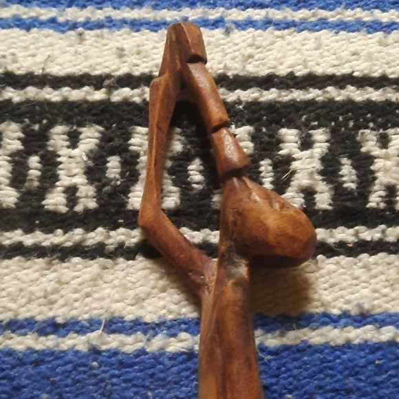 WOODEN HAND CARVED STATUATE. - Picture 2 of 6